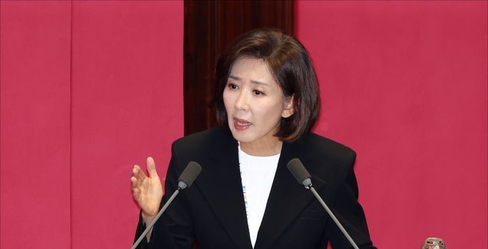 나경원 "'전화 뺏기지 말라'던 李대통령…75만 공무원은 폰 털어 숙청?"