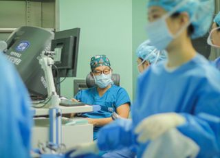 "단일공 로봇수술, 대장암 환자 조기 회복에 효과적"