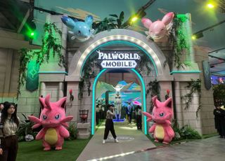 크래프톤, '팰월드 모바일' 전면 배치…논란 돌파 전략? [지스타 2025]