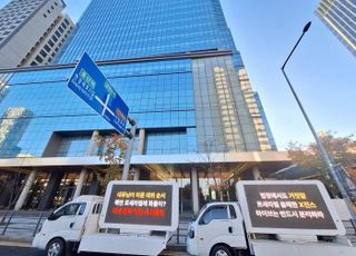 '4월의 폭풍' 겪은 두 걸그룹의 정반대 행보...뉴진스 울고, 르세라핌 웃었다[D:가요 뷰]