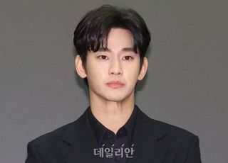 ‘사생활 논란’ 김수현에 쿠쿠전자 20억원 손배소…“청구원인 특정해야”