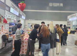 ‘세 번째 방문’ 외국인까지…확산되는 K-술 인기 [현장]