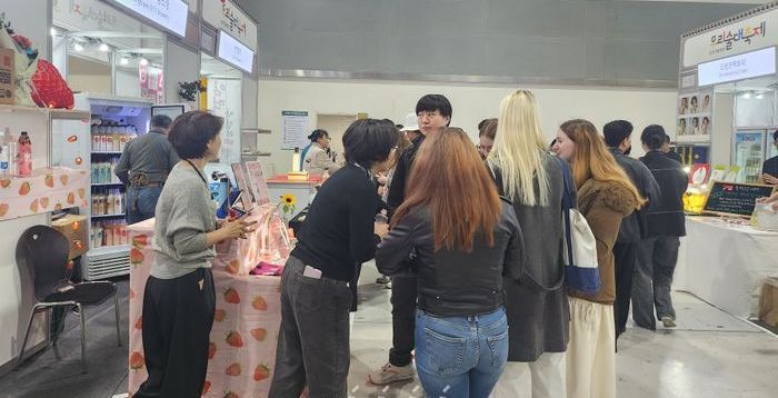 ‘세 번째 방문’ 외국인까지…확산되는 K-술 인기 [현장]