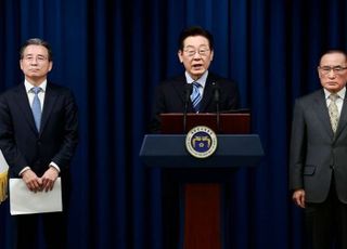 與 "팩트시트는 국익시트…국민의힘, '비판 위한 비판' 모순 빠져"