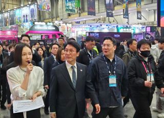 김민석 국무총리 "게임 산업 의미 커…규제 해소 노력"[지스타 2025]