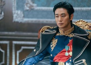 ‘재혼황후’ 주지훈이 나치 훈장을? 제작사 “소품 검수 소홀” 사과