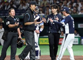 오심에 운 류지현호, 한일전 충격 10연패