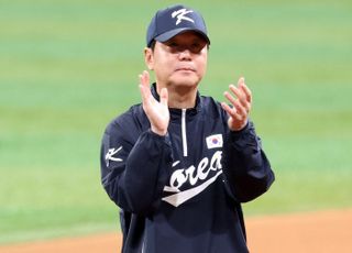 ‘한일전 역전패’ 류지현 감독 “사사구 11개가 제일 아쉬웠다”