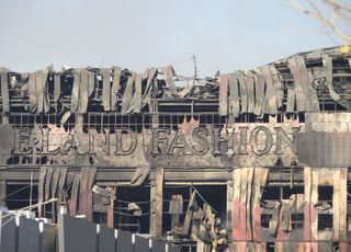 천안 이랜드 물류센터 이틀째 진화…“건물 일부 붕괴...대응 1단계 해제”