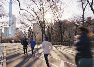 갑자기 추워진 날씨에도 멈출 수 없는 '러닝' 주의사항은? [데일리 헬스]