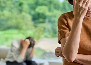 [속보] '말다툼 하다가' 술에 취해 아들에 흉기 던진 50대女 입건