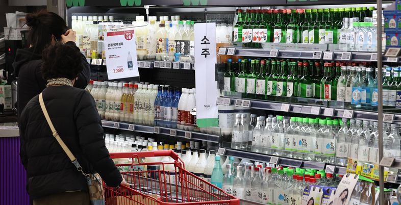 소주·라면도 못 버틴 '역대급 불황'…불황 소비 법칙이 사라졌다