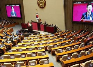 제헌절, 18년만에 공휴일 위상 되찾는다…법 개정안, 국회 행안소위 통과