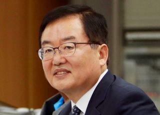 女공무원들 백댄서 세운 구청장 "따가운 시선, 고통"