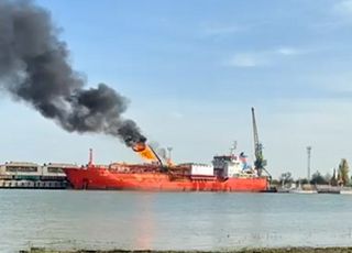 "러, 튀르키예 LPG 운반선 공격…큰 불길 치솟아"