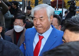 '서부지법 난동 배후 의혹' 전광훈 목사, 경찰 출석…"아무 관계 없다"