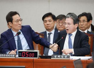 대통령실 정책실장 추궁한 김은혜…"딸 임대주택 살라 하고 싶냐"