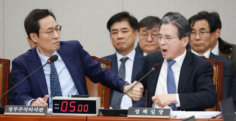 대통령실 정책실장 추궁한 김은혜…"딸 임대주택 살라 하고 싶냐"