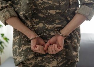 "구더기가 바글바글" 욕창 생긴 아내 방치한 육군 부사관