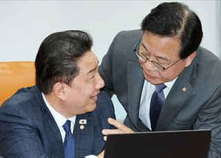 대화중인 김병기-송언석 여야 원내대표