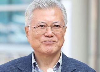 정청래 "SNS 끼고 살아야" 이후…文, '김어준 제작' 유튜버 데뷔