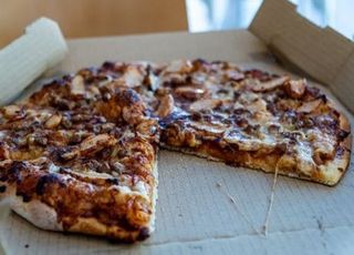 "남은 피자, 실온에 보관했다면 먹지 마세요"...왜?