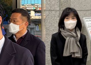 "500억 투자 앞두고 주식 매수"…구연경·윤관 부부, 미공개 정보 이용 의혹 더 거세져