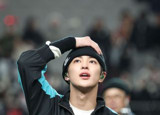 건호 '축구장에서 빛난 잘생김'