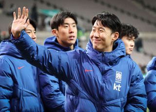 손흥민 '아빠 미소'