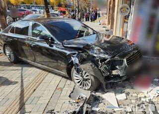 70대 운전자, 모녀 덮쳤다...母 의식불명·2살 딸도 중태