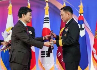 국방부, 준장 진급자에 '삼정검' 수여…'계엄버스' 탑승자 등은 보류