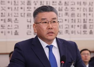 '세상은 요지경' 틀고 감사원 사무총장에 '엿' 보낸 유병호