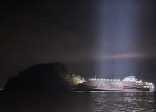 행안부 장관 "신안 해상 좌초 여객선 승객 신속·안전 구조하라"