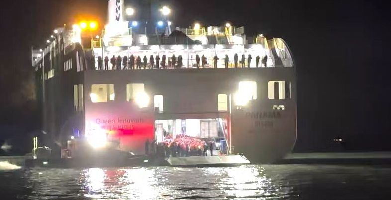 신안 해상서 267명 탄 여객선 좌초…승객 모두 구조, 27명 경상