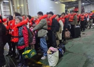 무인도 좌초 여객선 항해사, 휴대전화로 딴짓하다 사고 냈다