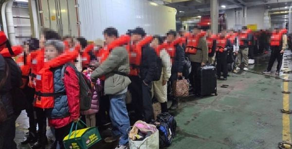 무인도 좌초 여객선 항해사, 휴대전화로 딴짓하다 사고 냈다