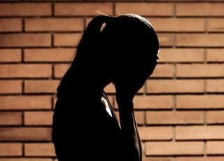 딸뻘 女비서 손잡아 속옷에 넣고 "뽀뽀하자" 60대 중소기업 상무 결국