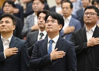 법무부, '대장동 항소포기' 반발 송강·박재억 검사 사표 수리