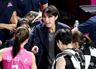 흥국생명 요시하라 감독…V리그 데뷔 후 첫 2연승