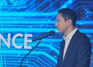 HD현대 정기선 “中보다 빠른 AX가 답”...조선 AI 동맹 ‘시동’