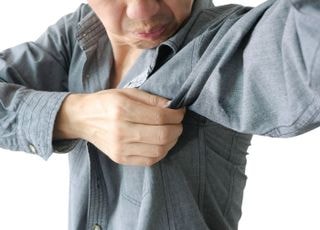 이 날씨에 겨드랑이 축축하고 냄새난다면 의심 필요한 '액취증' [데일리 헬스]