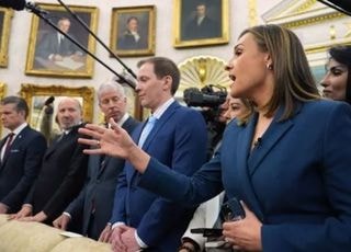 트럼프, 女기자에 “조용히 해, 돼지야”···美 백악관 “솔직한 대통령” 두둔