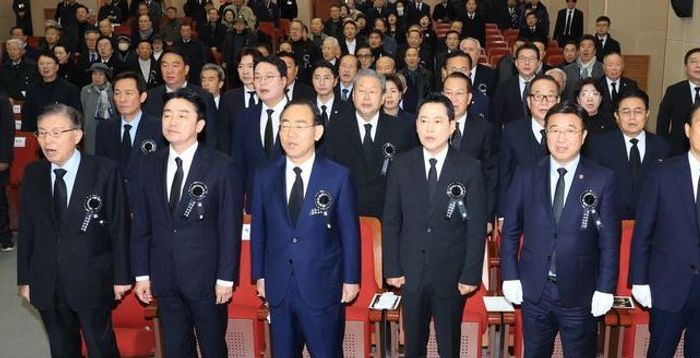 YS 차남 김현철 "YS 10주기 추모식에 민주당은 개미XX 한 마리 안 보여"