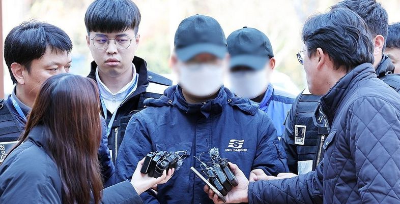 ‘휴대전화 딴짓’ 여객선 좌초 항해사 “승객에 죄송, 혐의 인정”