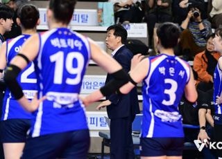 ‘김호철 감독 자진 사퇴’ IBK기업은행, 현대건설에 패해 7연패 수렁