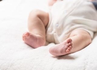 [속보] '숨 안 쉰다' 군산서 생후 11개월 아기 숨져…경찰 "부검 의뢰"