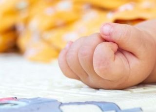 '숨 안 쉰다' 군산서 생후 11개월 아기 돌연 숨져…경찰 "부검 의뢰"