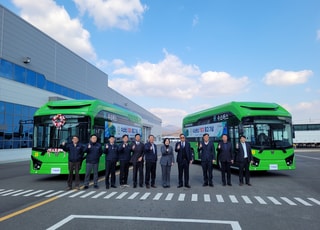 우진산전, 수소버스 '아폴로900' 첫 출고…연간 200대 목표