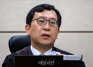 이진관 부장판사, 김용현 변호인단 감치 재집행 예고