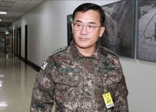 '증인' 여인형 "尹, 지난해 5~6월 삼청동 안가서 비상대권·계엄 언급"